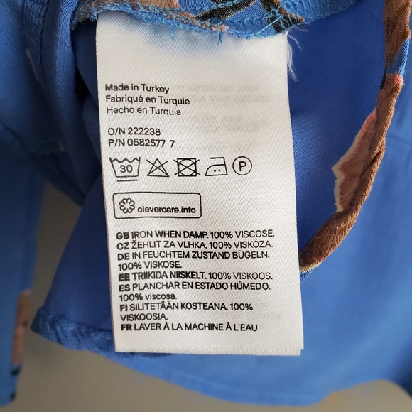 H&M Blue Floral Wrap Cropped Long Sleeve VGUC Blouse Sz 4/Small - Picture 5 of 9